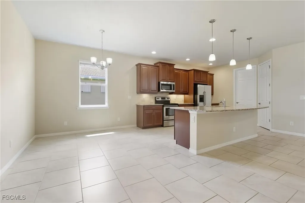3000 Sunset Pointe Circle Cape Coral FL 33914