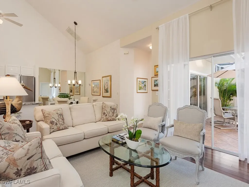 4504 Court Way Naples FL 34109