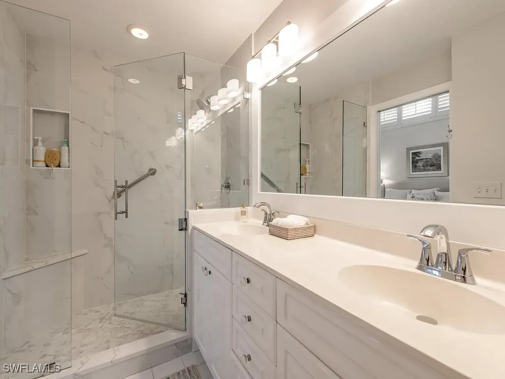 4504 Court Way Naples FL 34109