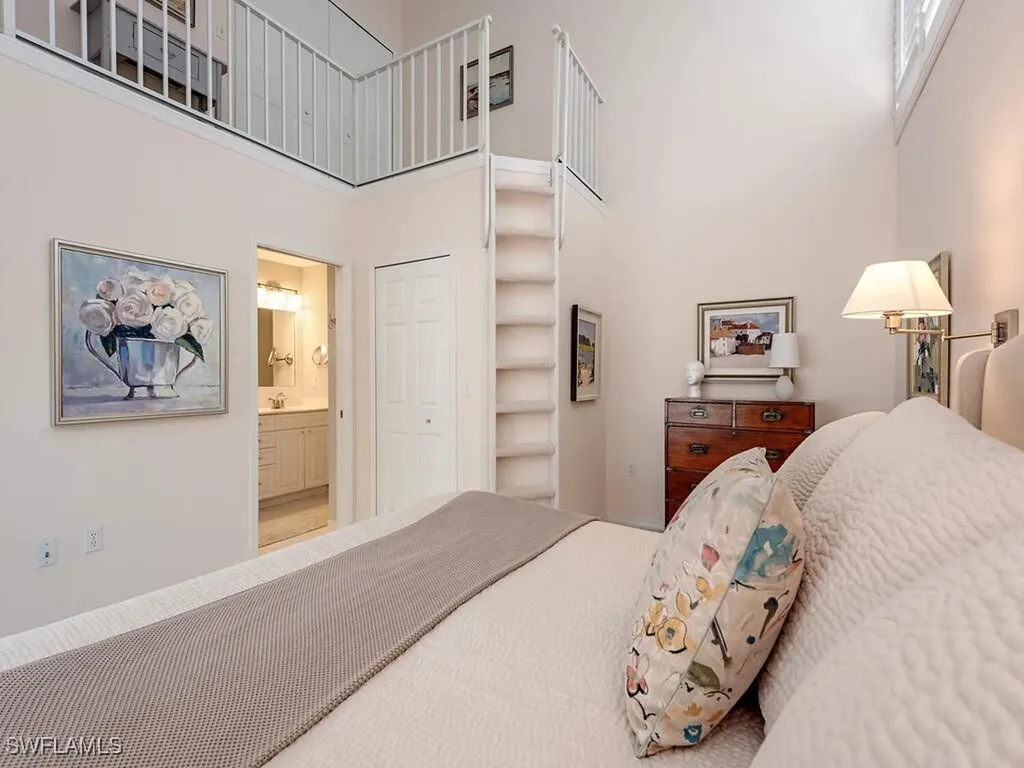 4504 Court Way Naples FL 34109