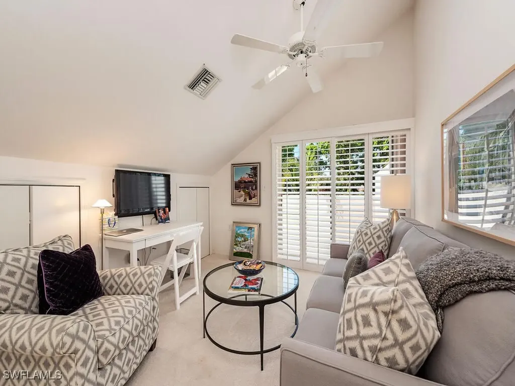 4504 Court Way Naples FL 34109