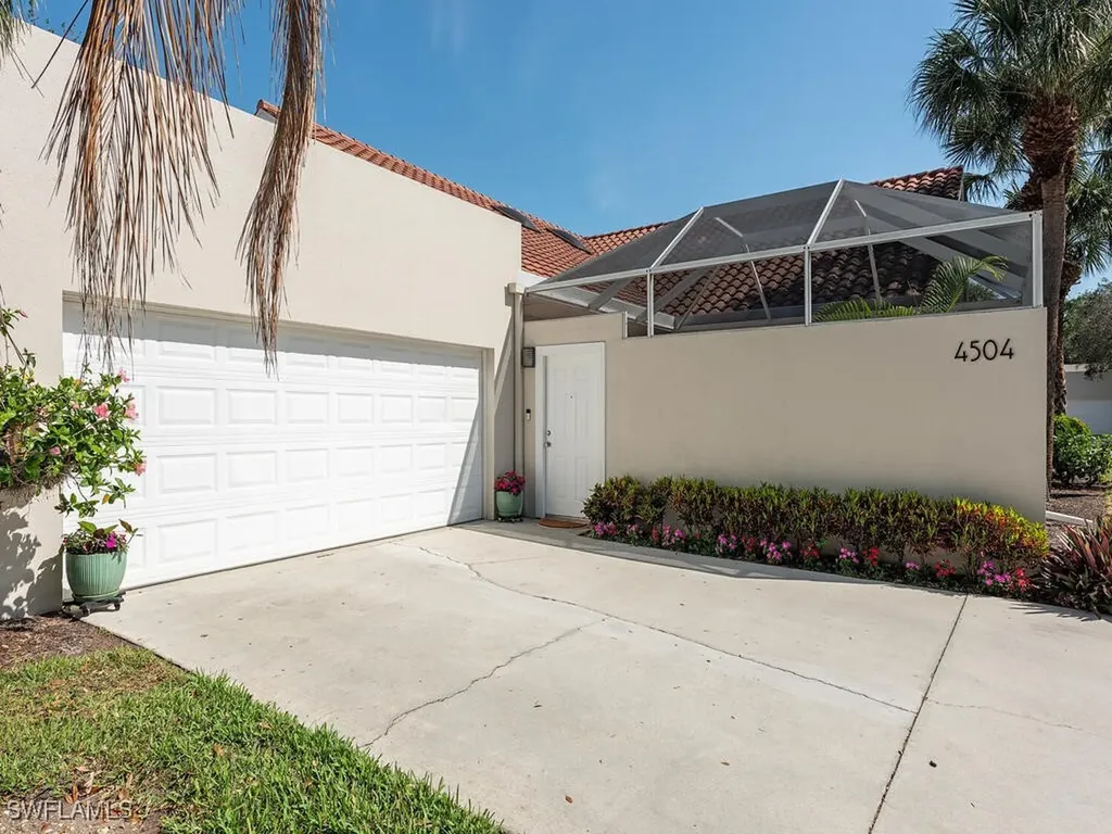 4504 Court Way Naples FL 34109