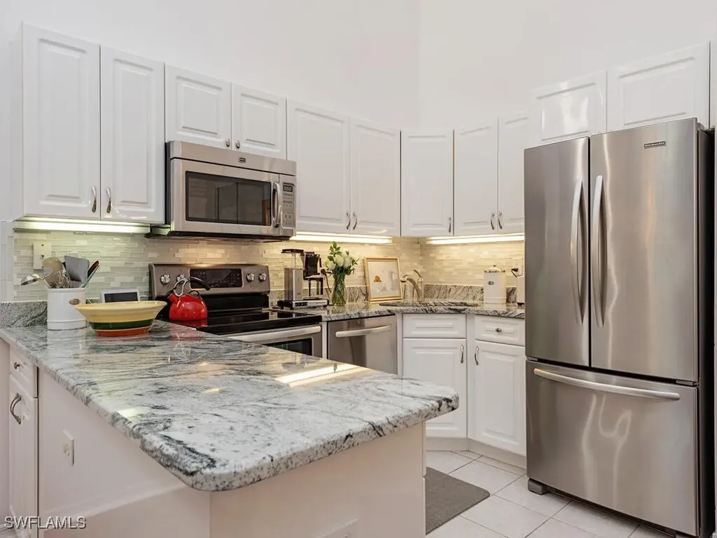 4504 Court Way Naples FL 34109