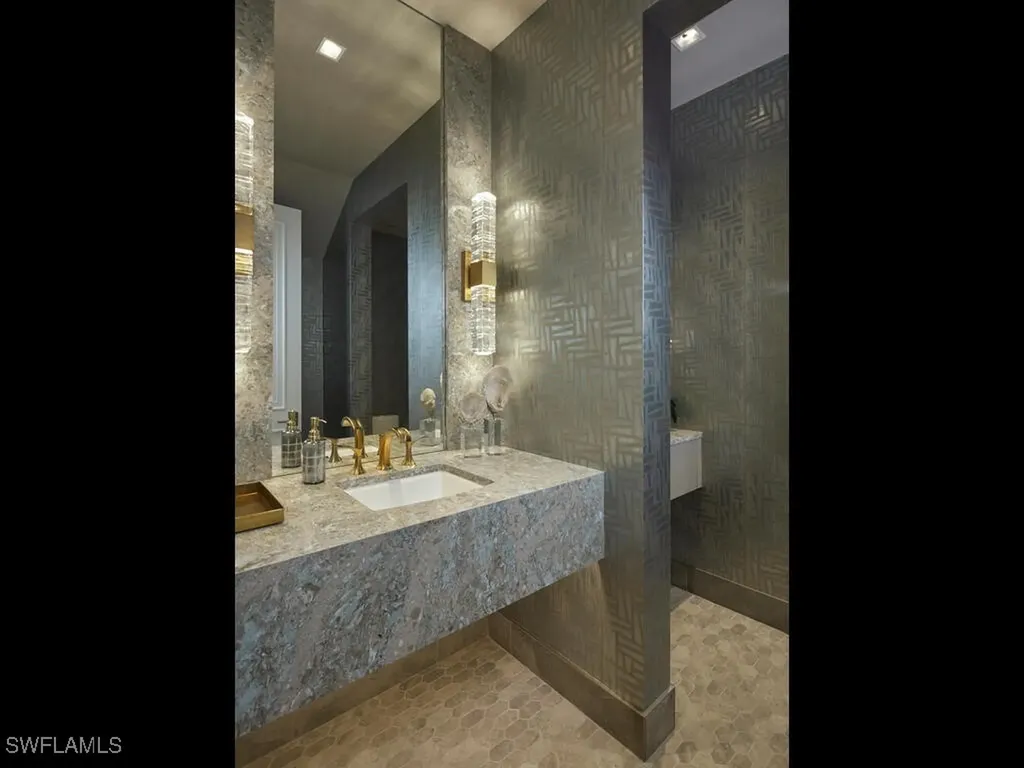 2075 Gordon Drive E Naples FL 34102