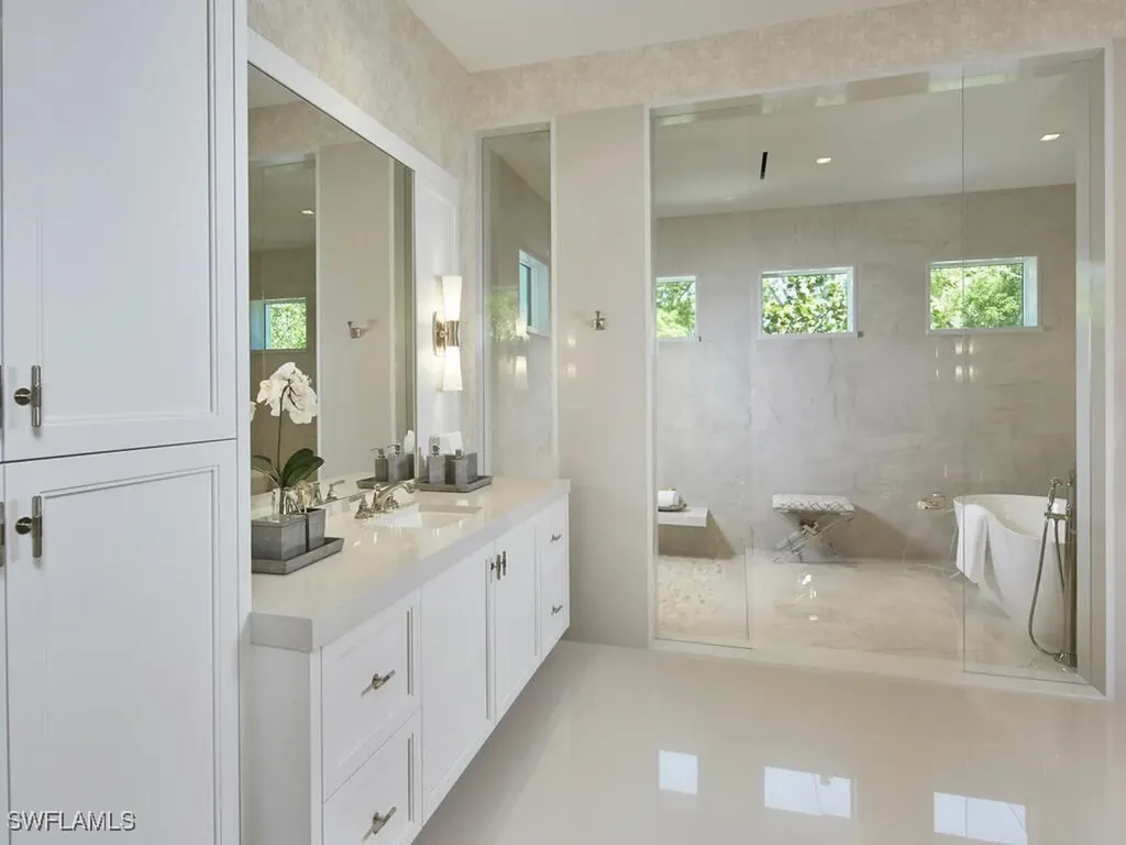 2075 Gordon Drive E Naples FL 34102