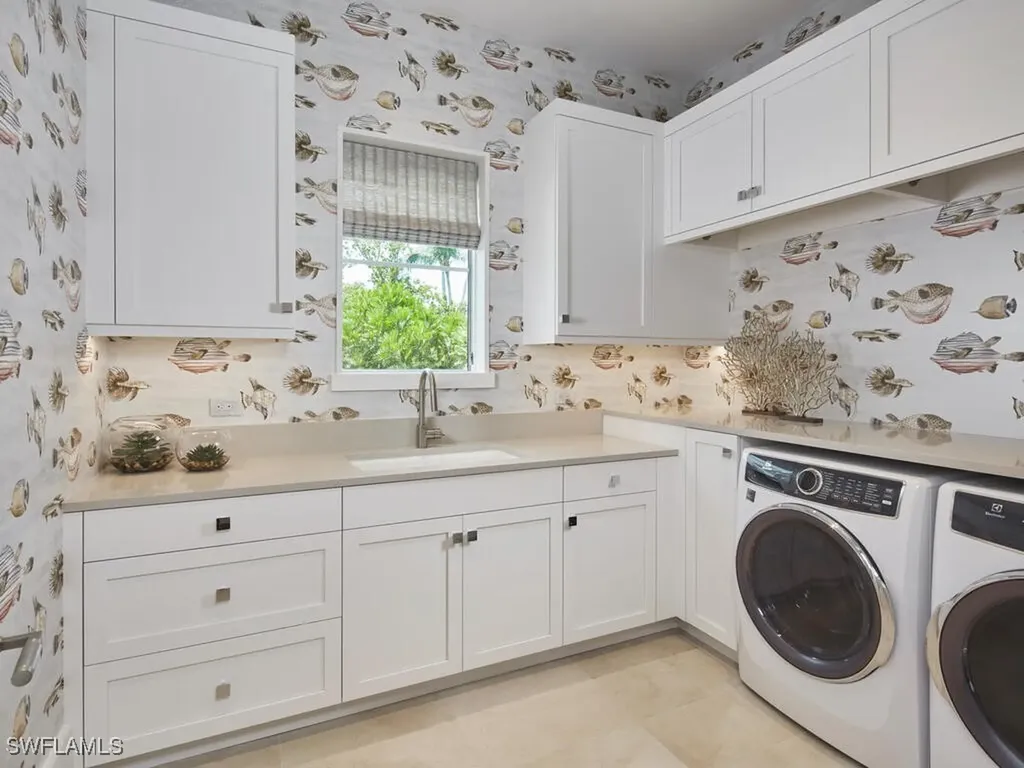 2075 Gordon Drive E Naples FL 34102