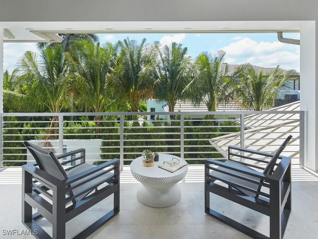 2075 Gordon Drive E Naples FL 34102