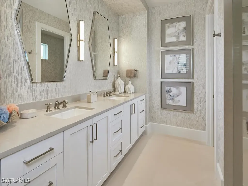 2075 Gordon Drive E Naples FL 34102