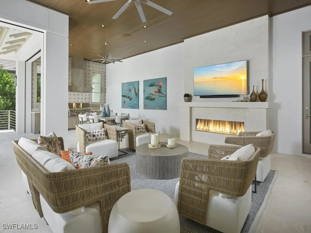 2075 Gordon Drive E Naples FL 34102