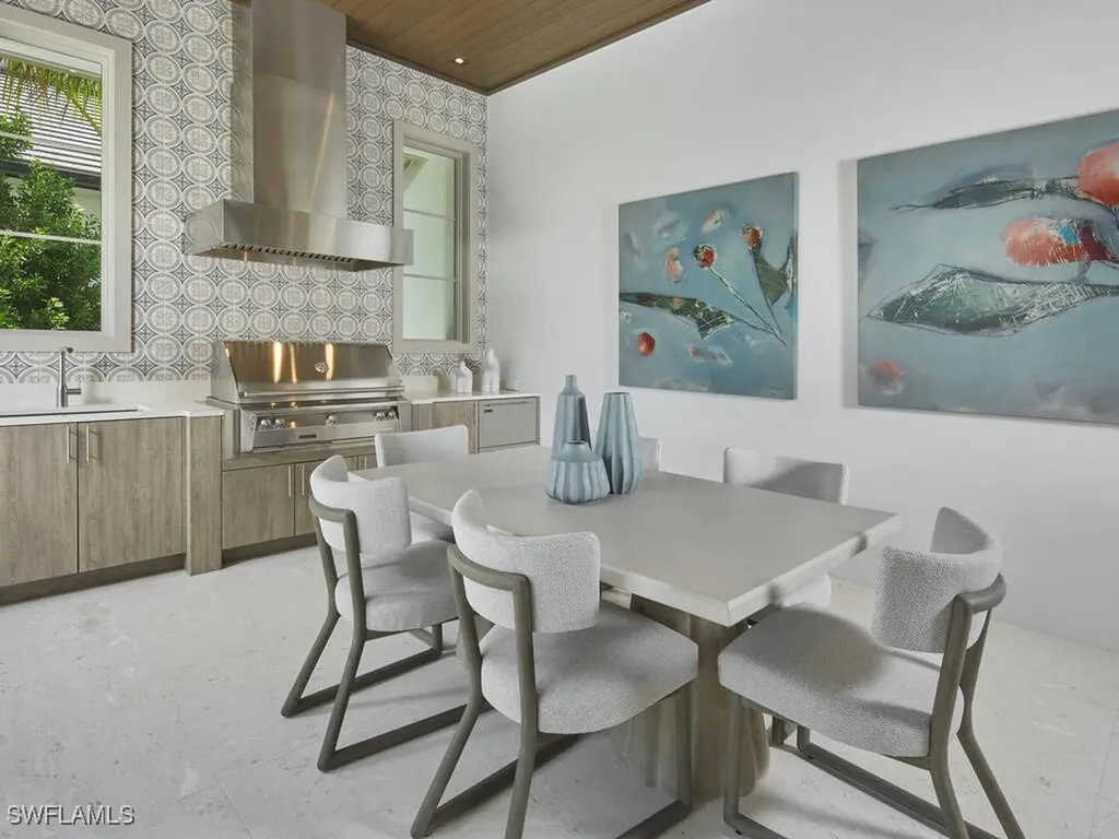 2075 Gordon Drive E Naples FL 34102