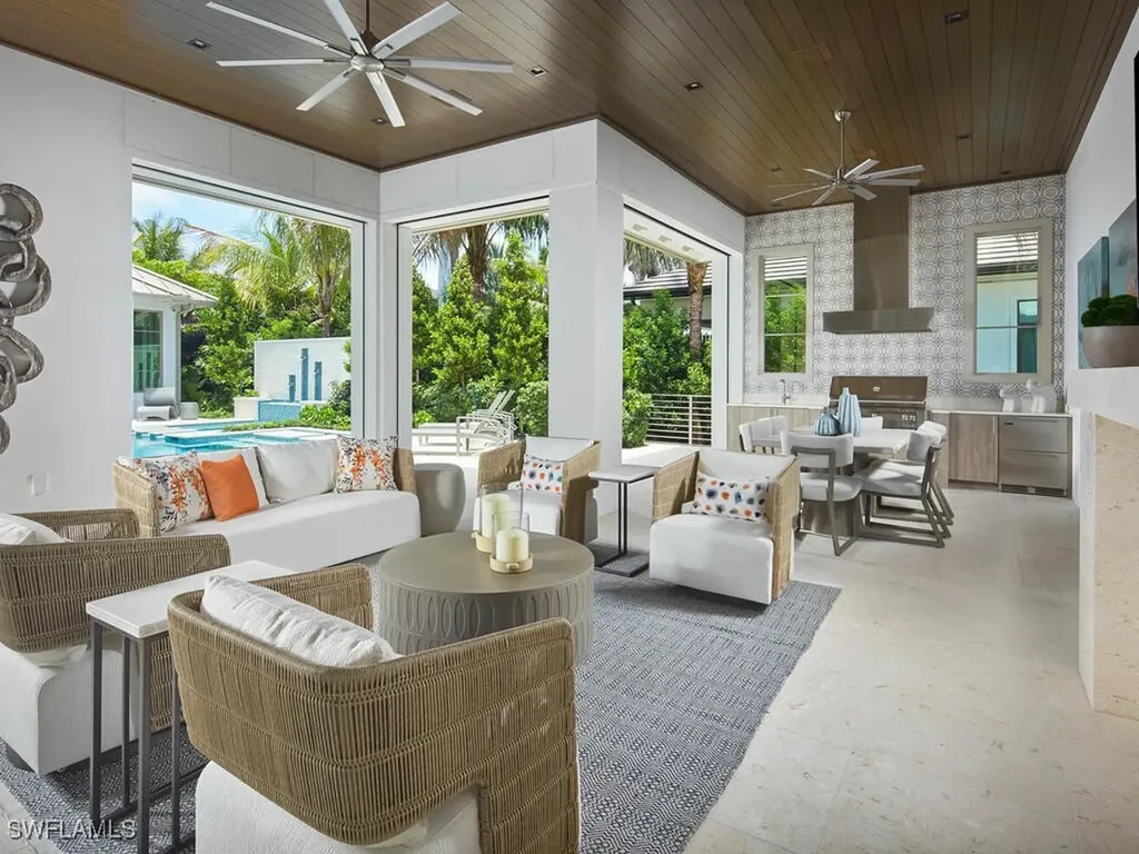 2075 Gordon Drive E Naples FL 34102