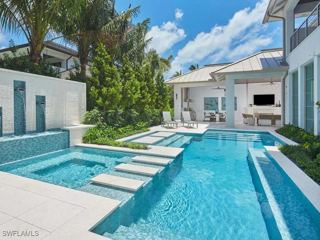 2075 Gordon Drive E Naples FL 34102