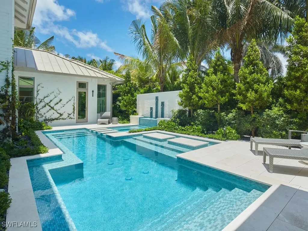 2075 Gordon Drive E Naples FL 34102