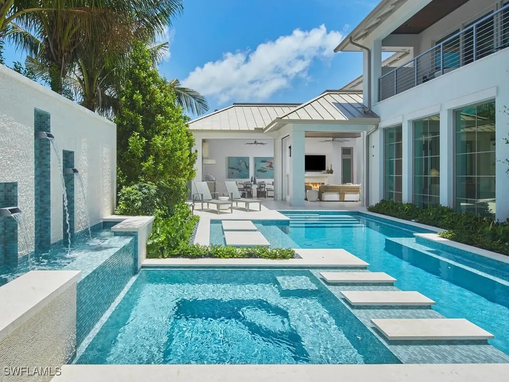 2075 Gordon Drive E Naples FL 34102