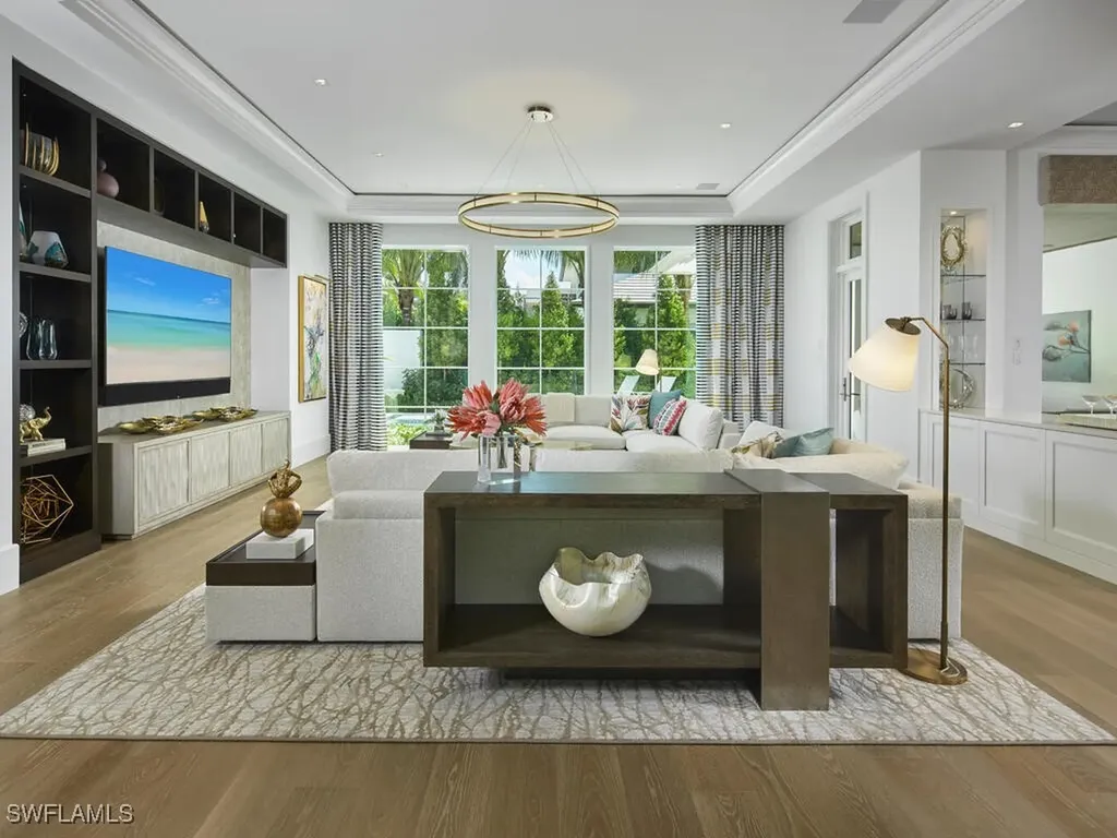 2075 Gordon Drive E Naples FL 34102