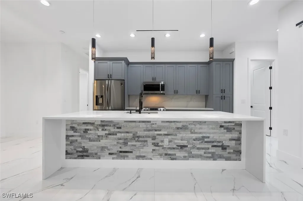 428 NE 1st Avenue Cape Coral FL 33909