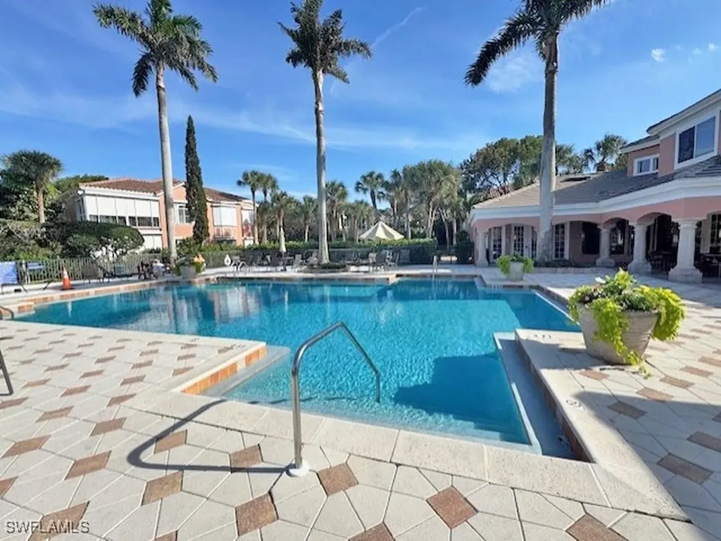600 Via Mezner Naples FL 34108