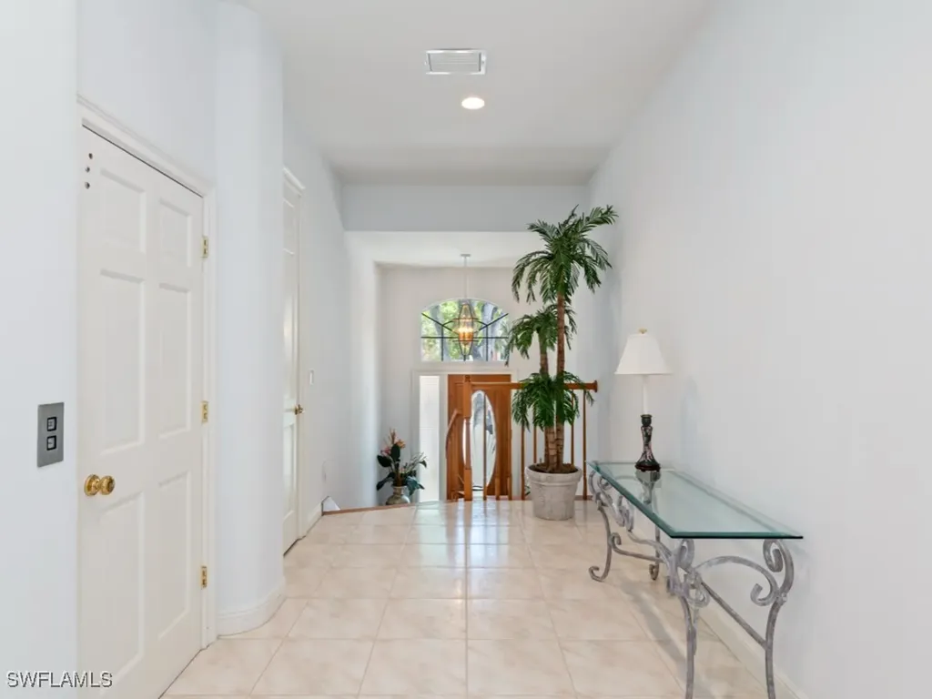 600 Via Mezner Naples FL 34108