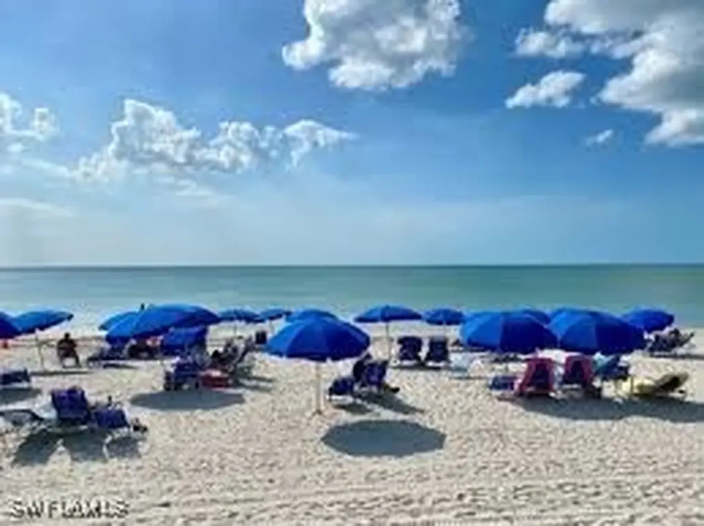 600 Via Mezner Naples FL 34108