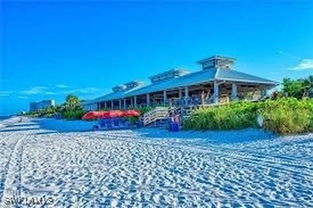 600 Via Mezner Naples FL 34108