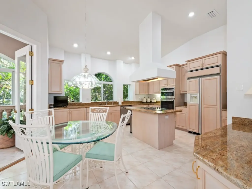600 Via Mezner Naples FL 34108