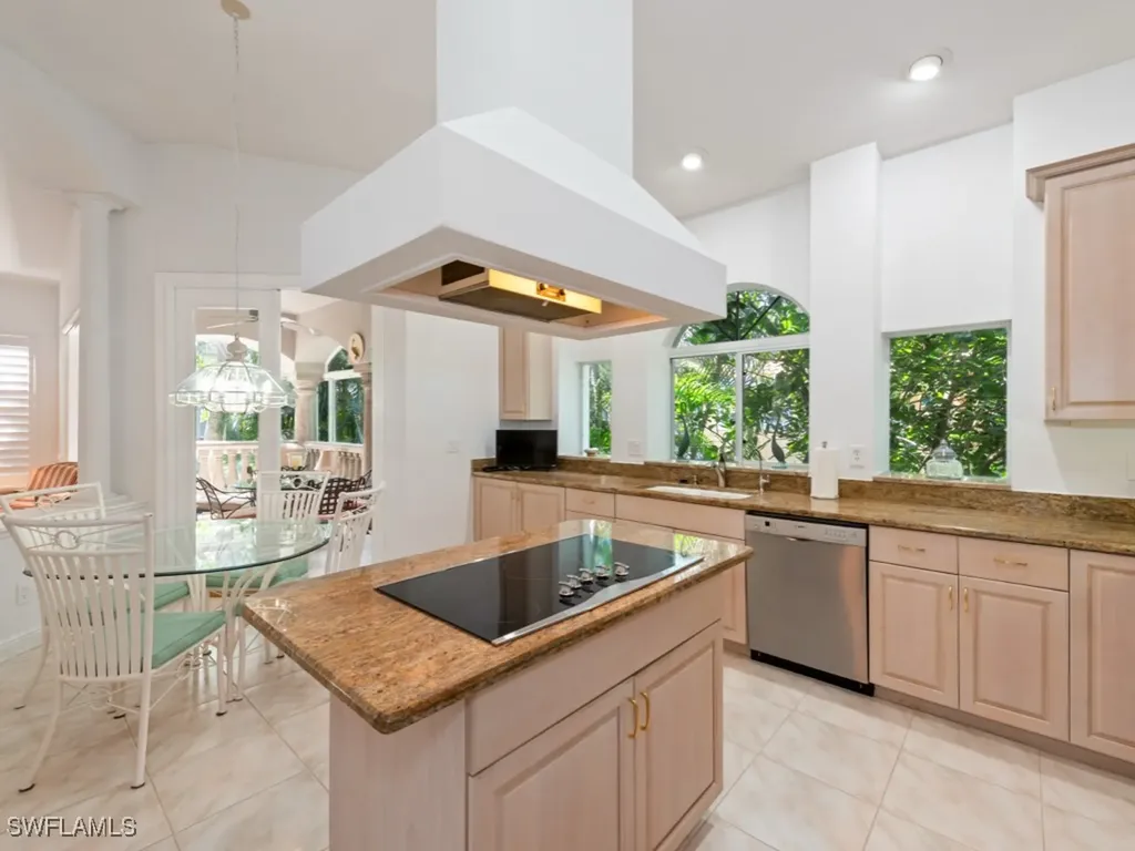 600 Via Mezner Naples FL 34108