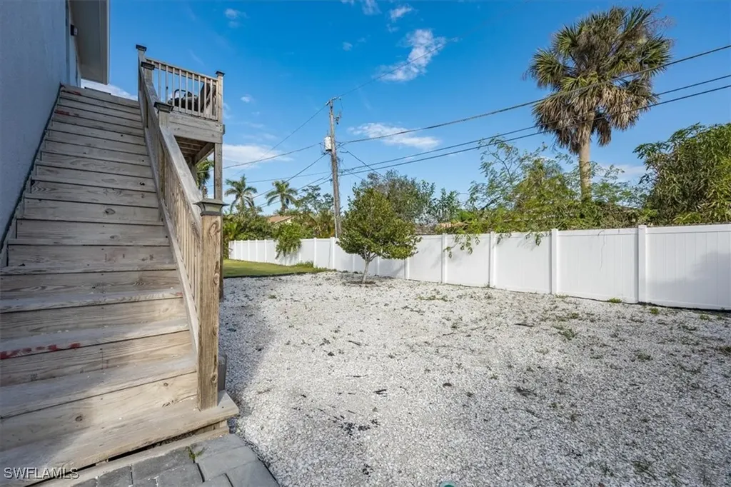 3561 Thomasson Drive Naples FL 34112