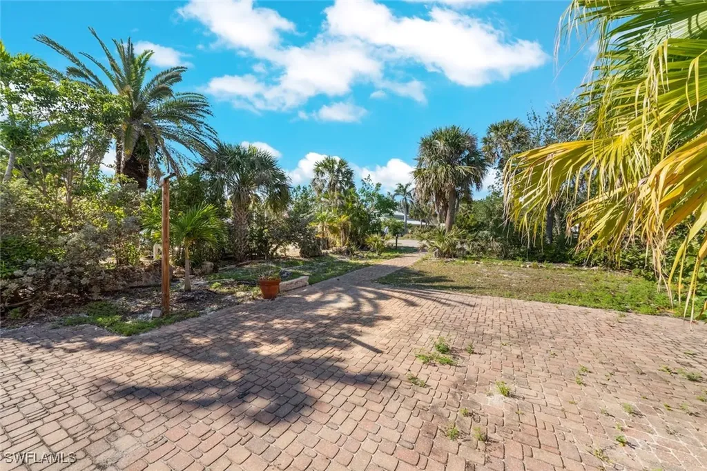 2411 Periwinkle Way Sanibel FL 33957