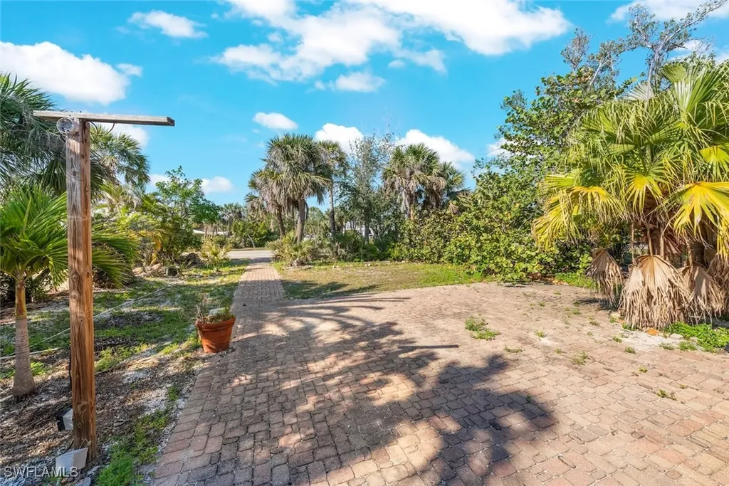 2411 Periwinkle Way Sanibel FL 33957