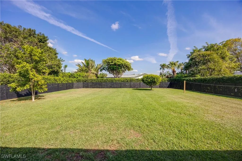 425 Pine Lake Drive Naples FL 34112