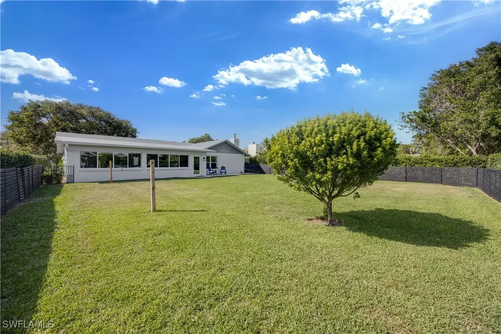 425 Pine Lake Drive Naples FL 34112