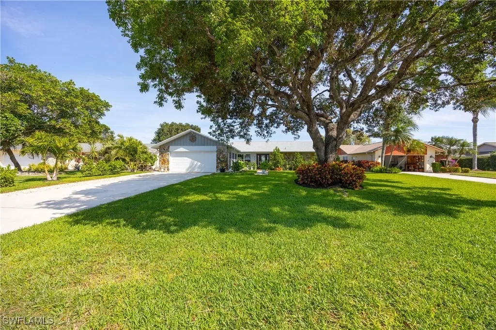 425 Pine Lake Drive Naples FL 34112
