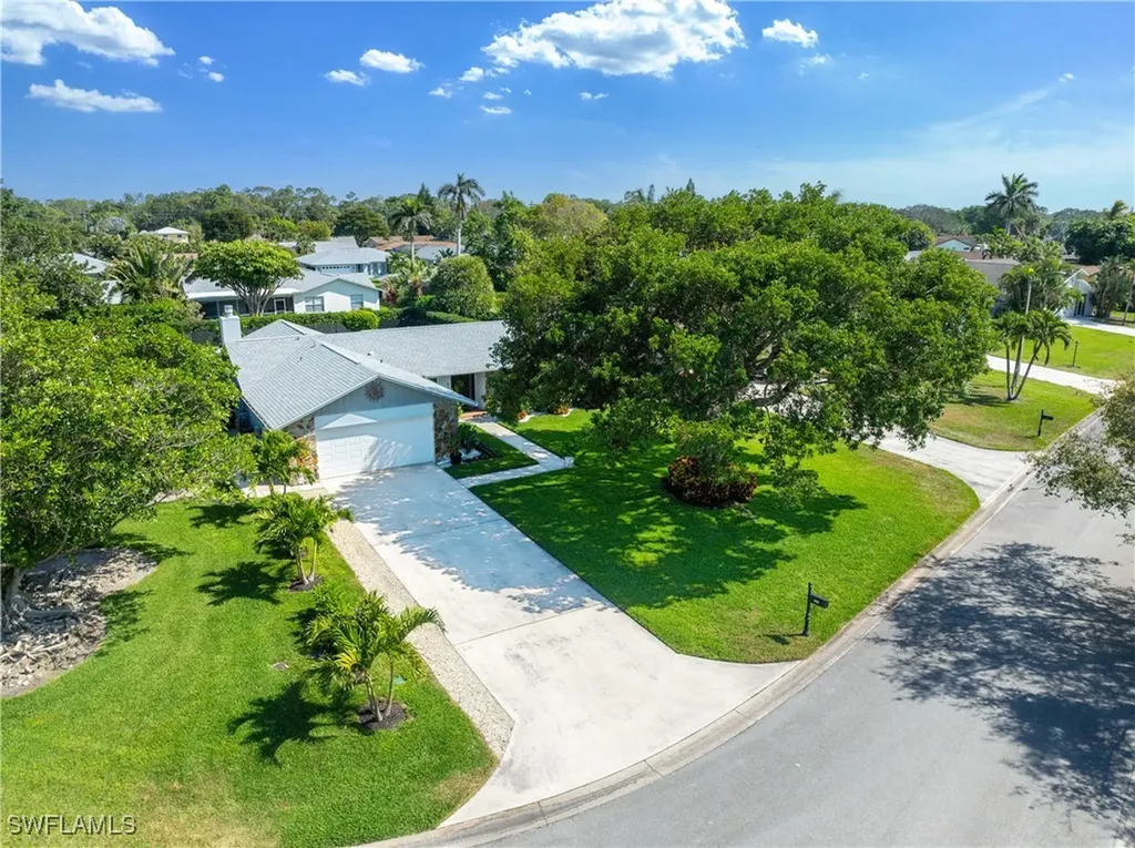 425 Pine Lake Drive Naples FL 34112