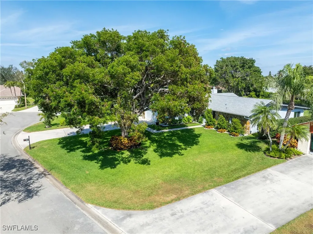 425 Pine Lake Drive Naples FL 34112