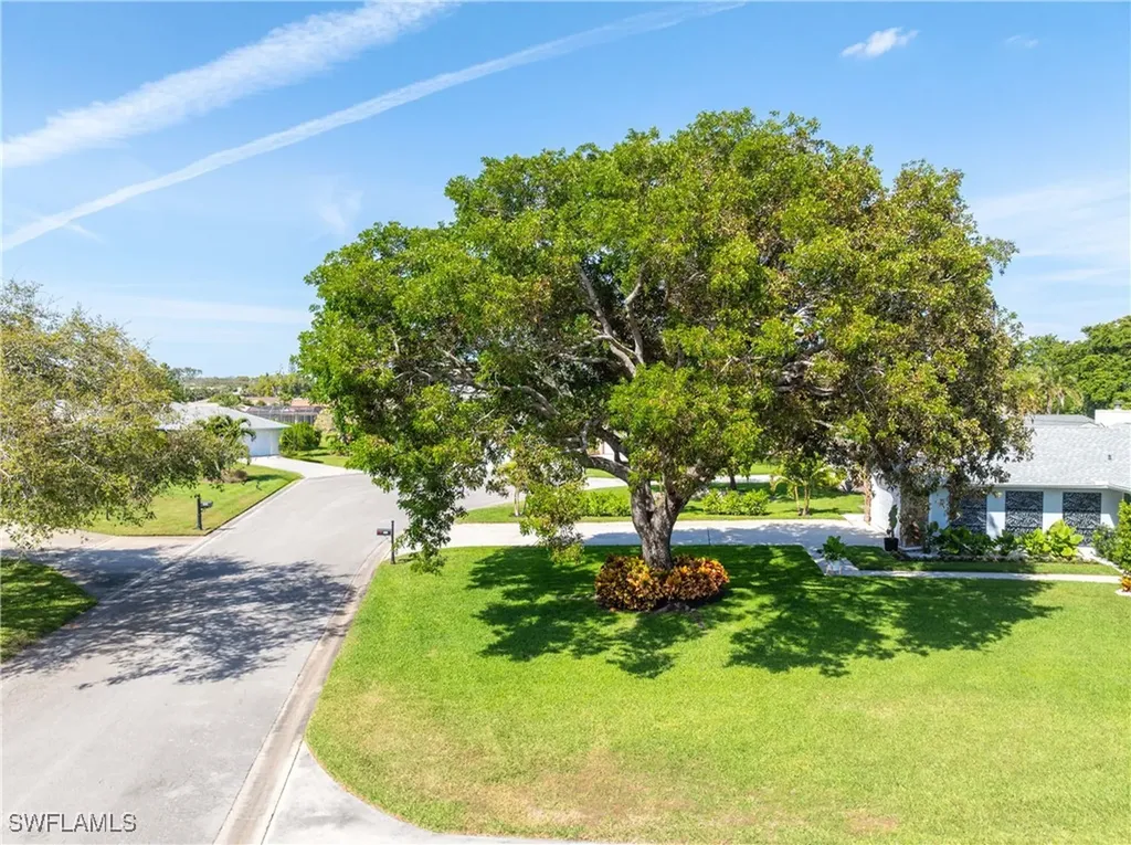 425 Pine Lake Drive Naples FL 34112