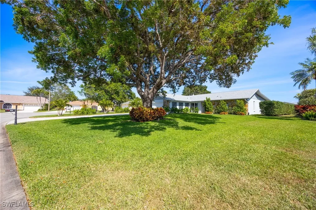 425 Pine Lake Drive Naples FL 34112