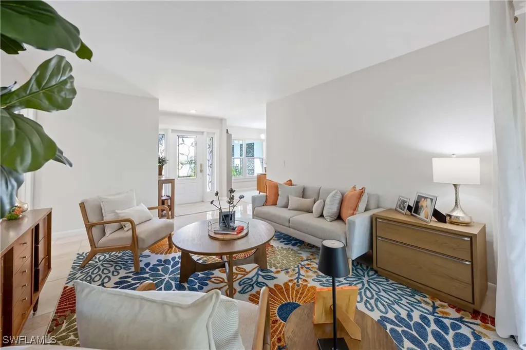 425 Pine Lake Drive Naples FL 34112