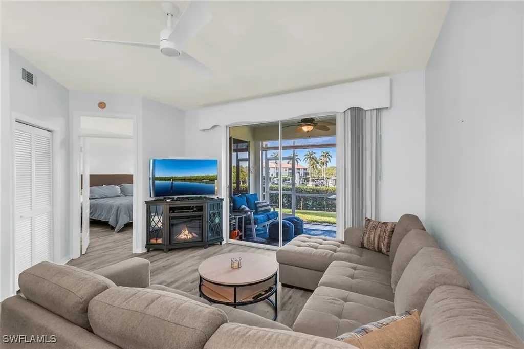 194 Newport Drive Naples FL 34114