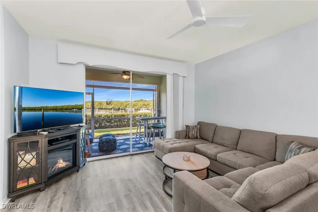 194 Newport Drive Naples FL 34114