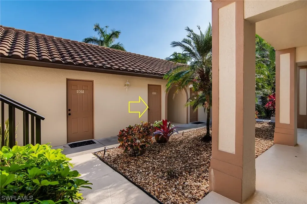 194 Newport Drive Naples FL 34114