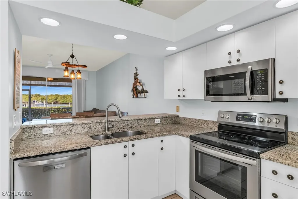 194 Newport Drive Naples FL 34114