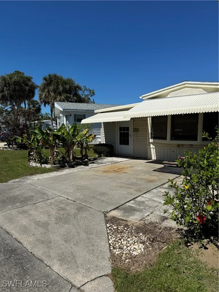 10848 Bonapartes Gull Estero FL 33928