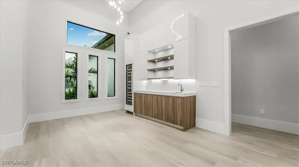 123 10th Avenue NW Naples FL 34120