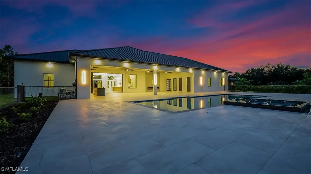 123 10th Avenue NW Naples FL 34120