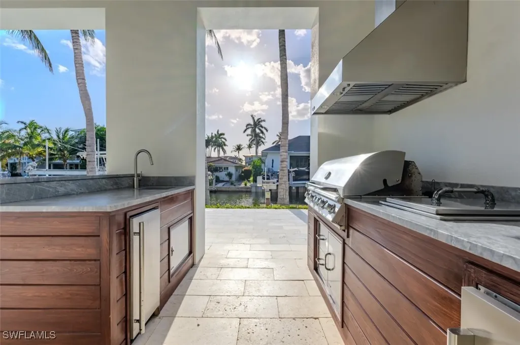 1880 Sandpiper Street Naples FL 34102