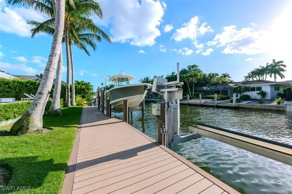 1880 Sandpiper Street Naples FL 34102