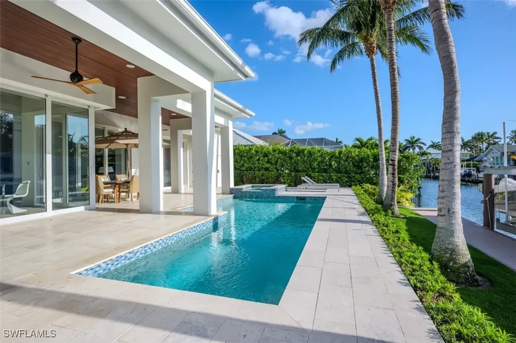1880 Sandpiper Street Naples FL 34102