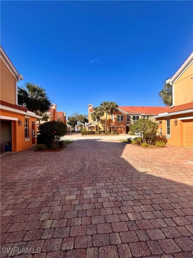 1866 Concordia Lake Circle Cape Coral FL 33909