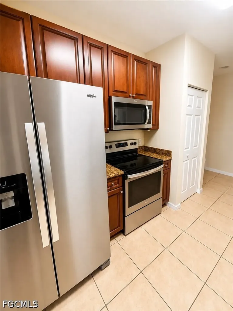 1866 Concordia Lake Circle Cape Coral FL 33909