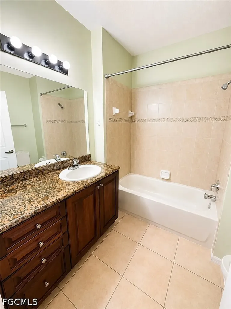 1866 Concordia Lake Circle Cape Coral FL 33909